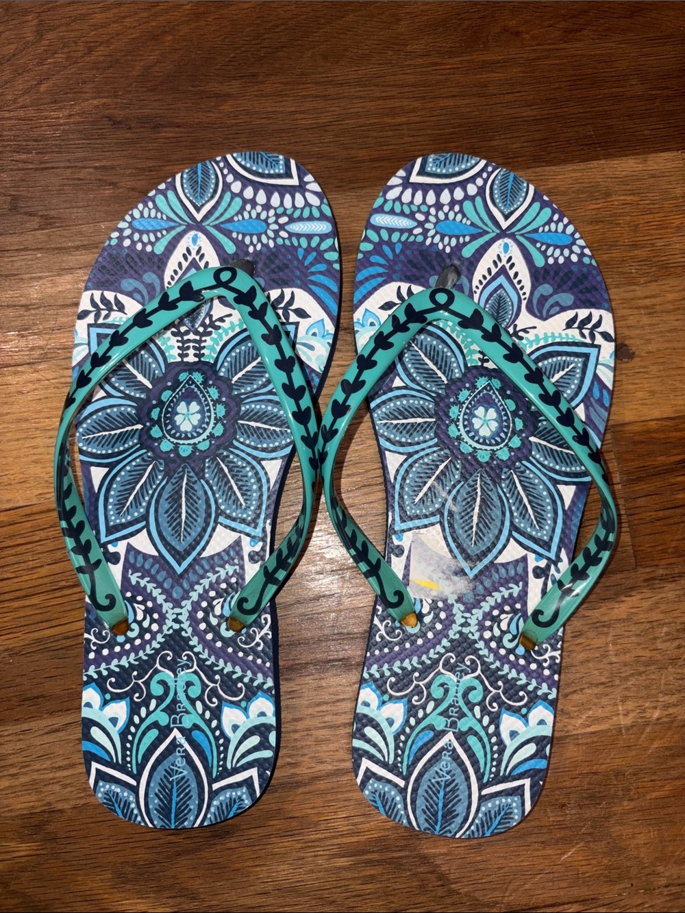 NWOT VERA BRADLEY flip flops.